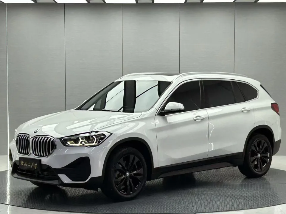 Автомобиль BMW X1 — основное фото