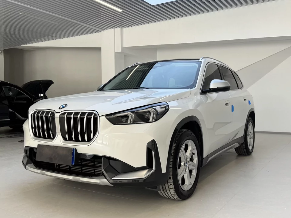 Автомобиль BMW X1 — основное фото