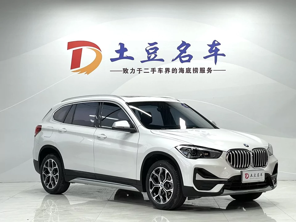 Автомобиль BMW X1 — основное фото